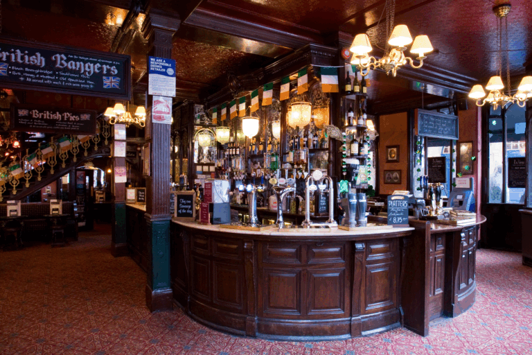 London Pubs The Salisbury1 768x512